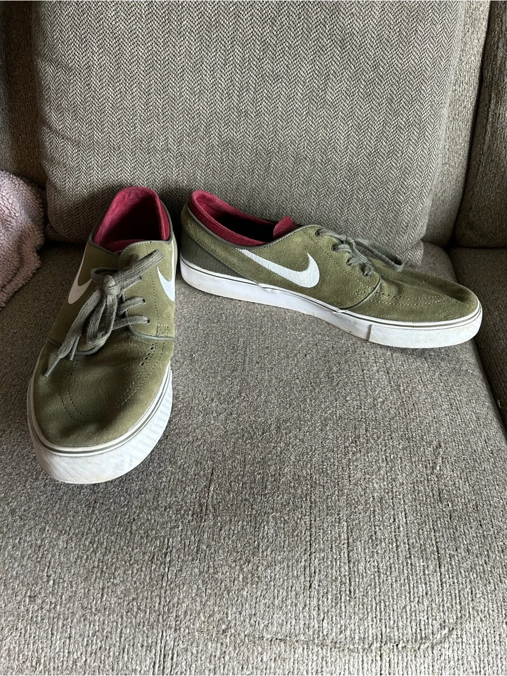 Nike Men’s SB Stefan Janoski Medium Olive/White Team Red Shoe 333824-216 Size 13